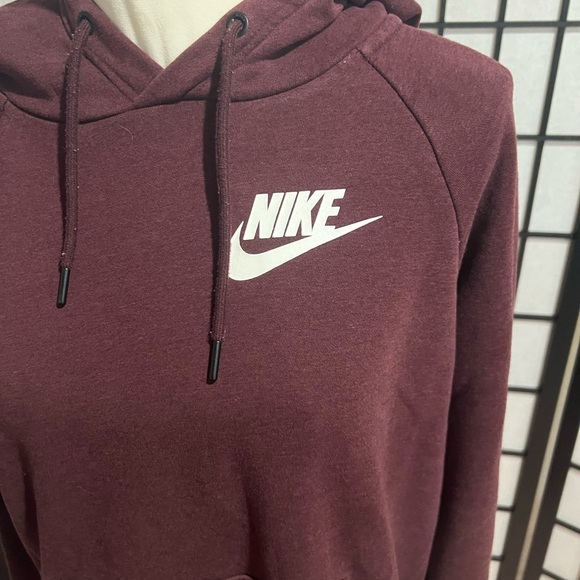 ⭐️Nike Women's Maroon‎ Hoodie Sweater - Picture 2 of 3